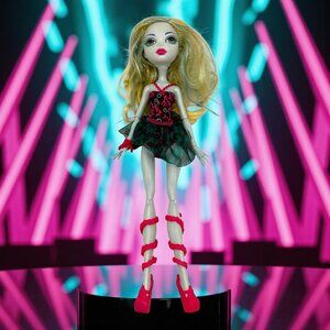 Monster High Dance Class Lagoona Blue Doll With Blonde Hair & Pink Heels